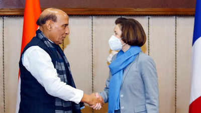 Defence minister Rajnath Singh shakes hand with his French c .. Read more at: http://timesofindia.indiatimes.com/articleshow/88350144.cms?utm_source=contentofinterest&utm_medium=text&utm_campaign=cppst