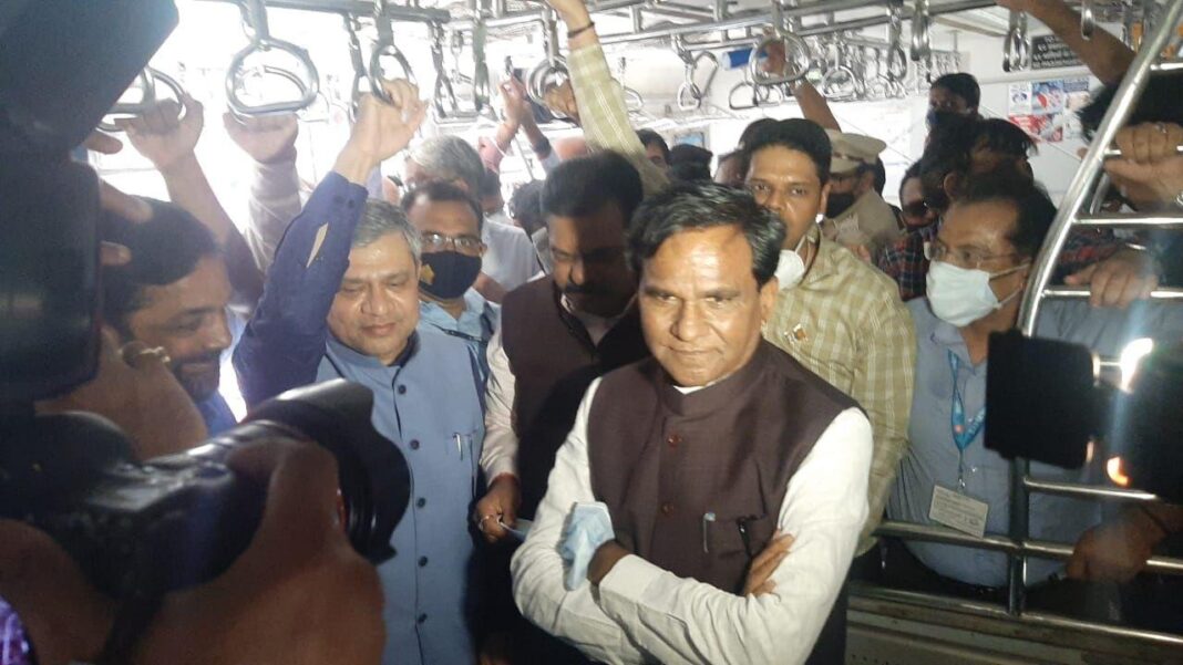 Railway minister Ashwini Vaishnaw travels in Mumbai local train