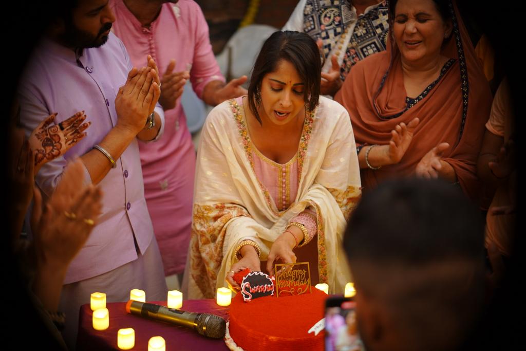 Sangita Ghosh celebrates her birthday on the set of Swaran Ghar!